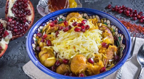 Плов с бараниной, каштанами и гранатом