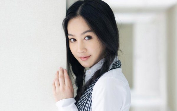 Beautiful girls wallpapers (206)