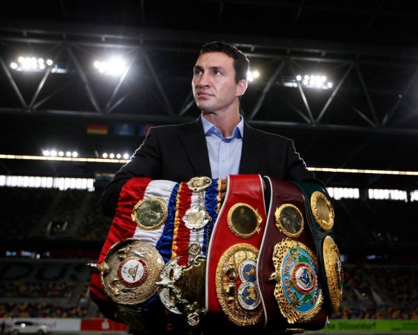 Boxer Wladimir Klitschko with championship belts 133902