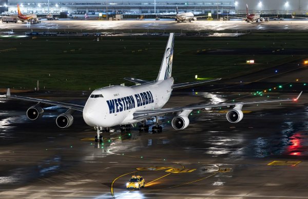 BOEING 747-48E