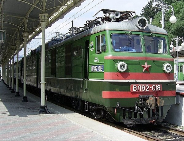 ВЛ82