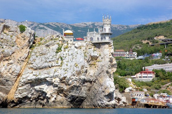 Ласточкино гнездо с моря