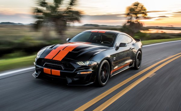 Shelby-gt-s-2019-ford-mustang-skorost-zakat