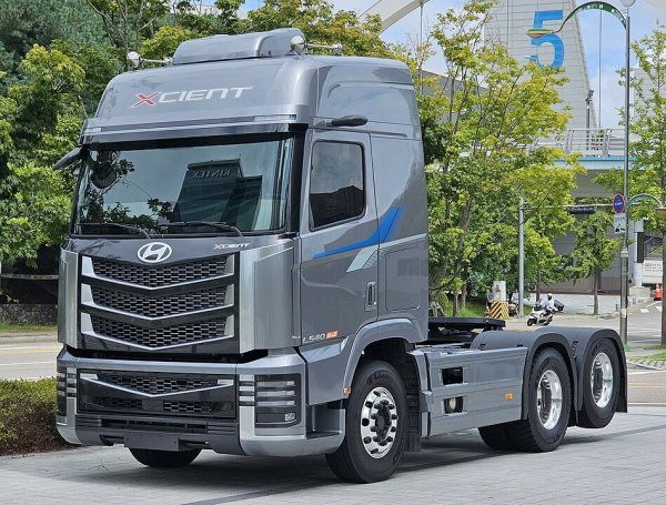 HYUNDAI XCIENT