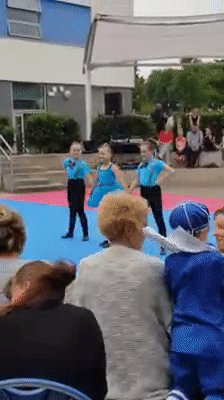 Лёгкий ветерок завернидетишек