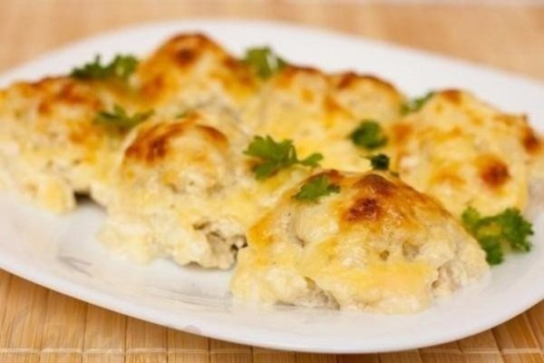 Куриные шарики в соусе к ужину!