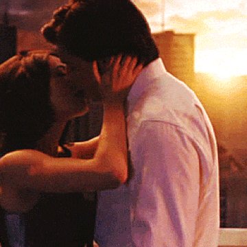 Clark and Lana kiss