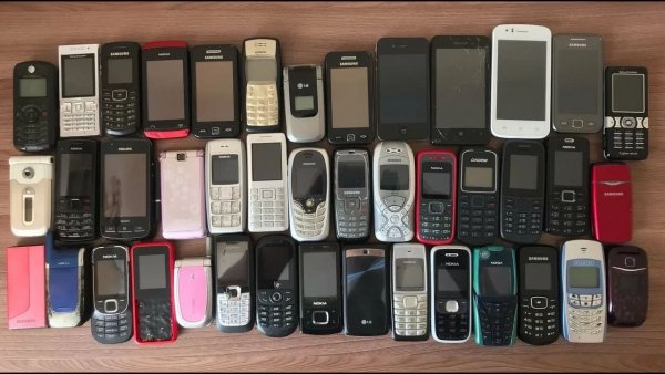 Вся моя коллекция старых телефонов 2