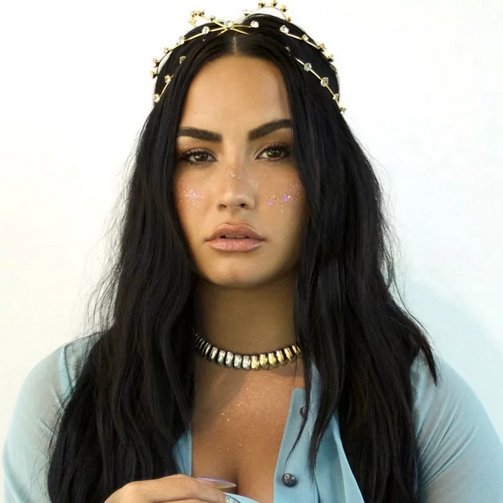 Demi Lovato - Low Rise Jeans