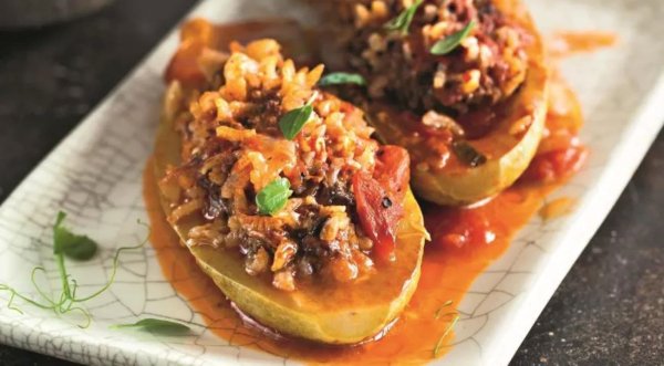 Фаршированные кабачки, тушенные в кастрюле