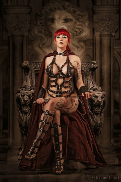 fantasy-fetish-leder-schwert