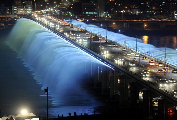 banpo-bridge-south-korea
