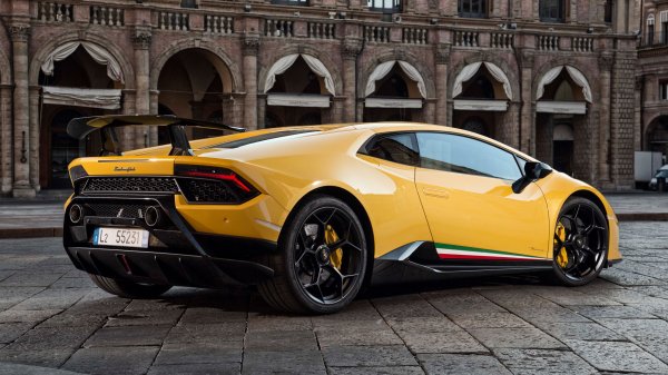 10-17-lamborghini-huracan-performance