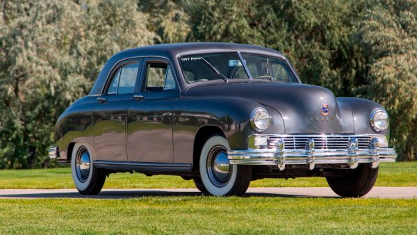 FRAZER MANHATTAN SEDAN (1947г.)