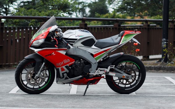 Aprilia rsv4 mototsikl