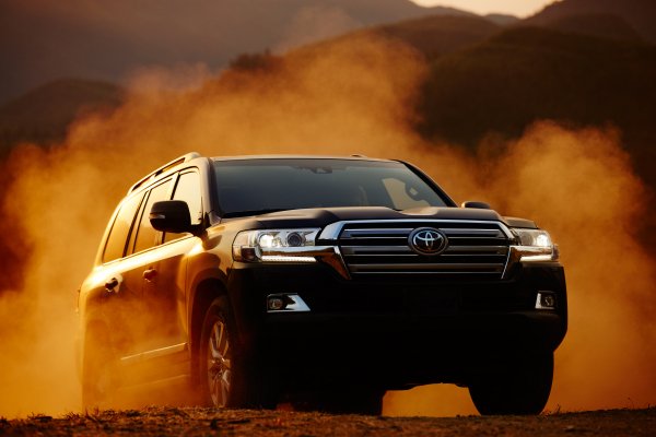 toyota-land-cruiser-200-car