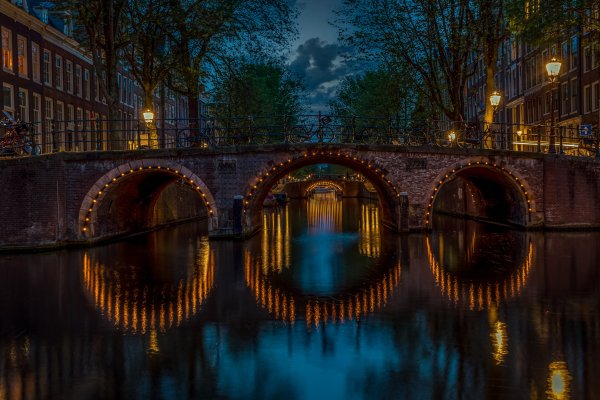 Amsterdam-netherlands-keizersgracht-canal-kees-fensbrug-amst