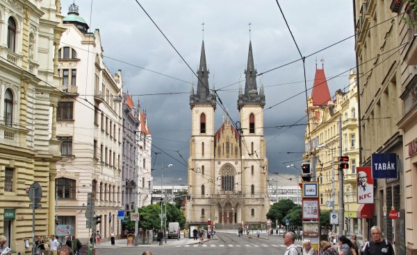 Strossmayerovo náměstí (3) (cropped)