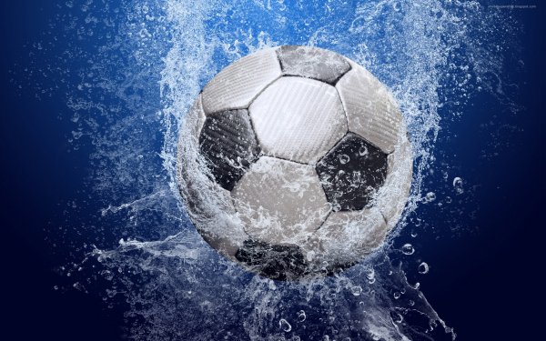futbol-myach-voda-bryzgi-kapli
