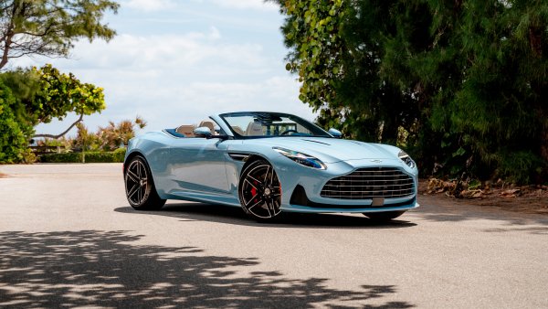 Aston Martin DB12 Volante Palm Beach Edition