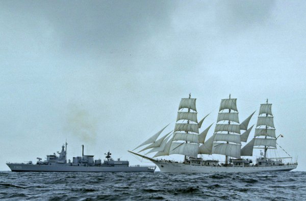 IMG viter59 HR.MS. Van Kinsbergen Dar Mlodziezy 1915