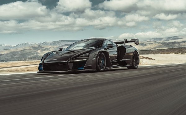 McLaren 2018 Senna Black Metallic Motion 544543 3238x2000