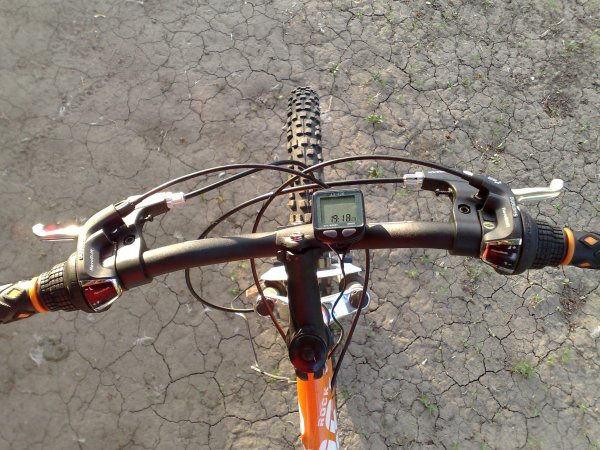 SPEEDOMETR ON MOUNTAIN BIKE