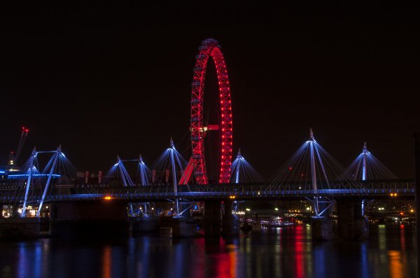 Water-light-architecture-sky-bridge-skyline