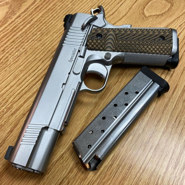 DAN WESSON SPECIALIST