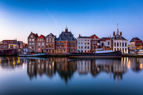 Niderlandy-ogni-maassluis-maas-river-reka-otrazhenie