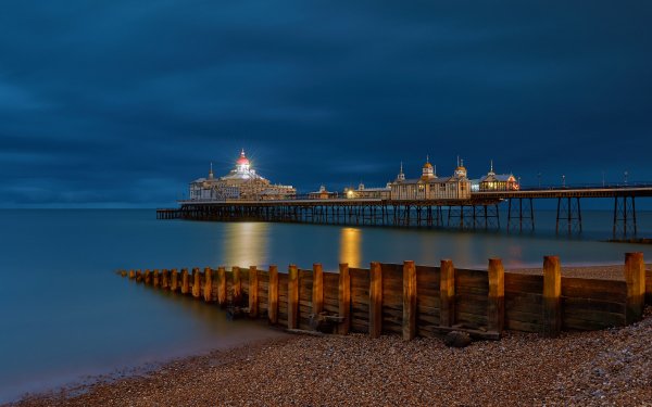 Eastbourne-pier-english-channel-eastbourne-england-istbornsk