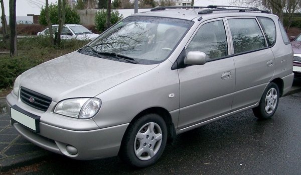 Kia Carens front