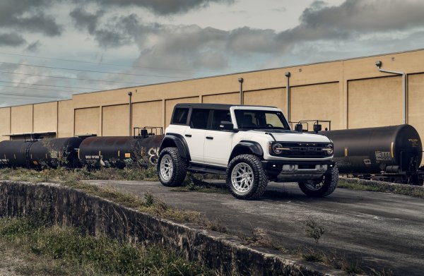 Ford-bronco-raptor-vossen