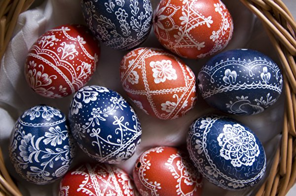 Easter Tracery Closeup Eggs 570092 600x398