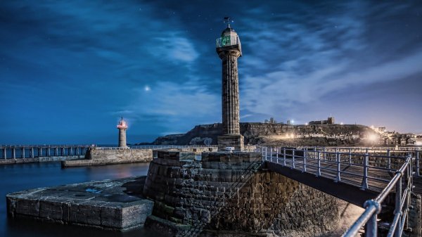 beach-stone-lighthouse-the-night-sky