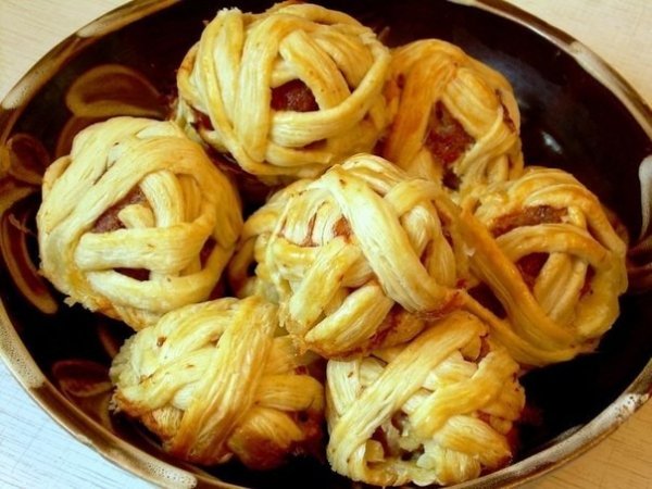 МЯСНЫЕ КЛУБОЧКИ В СЛОЕНОМ ТЕСТЕ