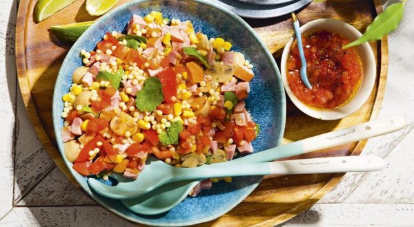 Салат из копчёной индейки с птитимом и кукурузой