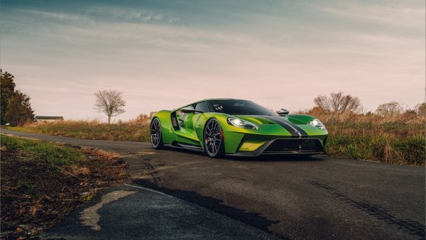 ford-gt-wet-asphalt