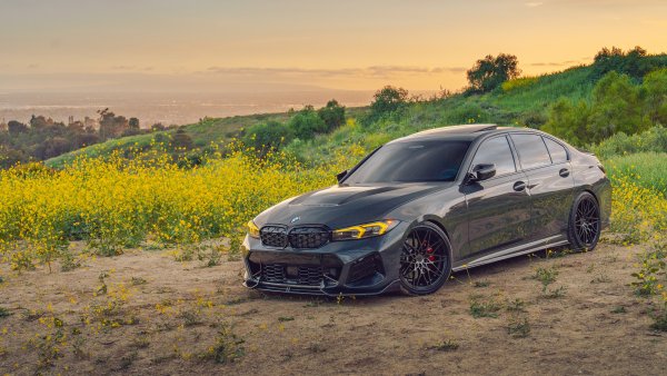 03-15-bmw-on-the-kvitkovo-field-at-sunset