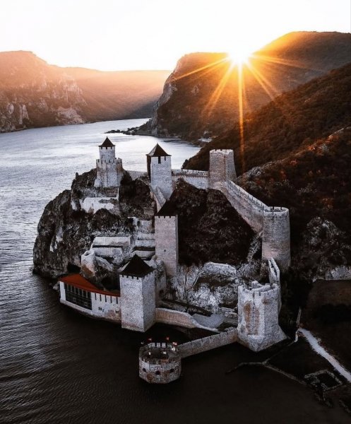 ГОЛУБАЦКАЯ КРЕПОСТЬ