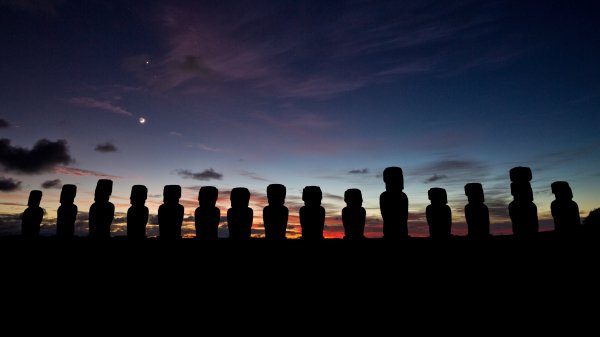 SunriseMoai ROW9943541524 UHD