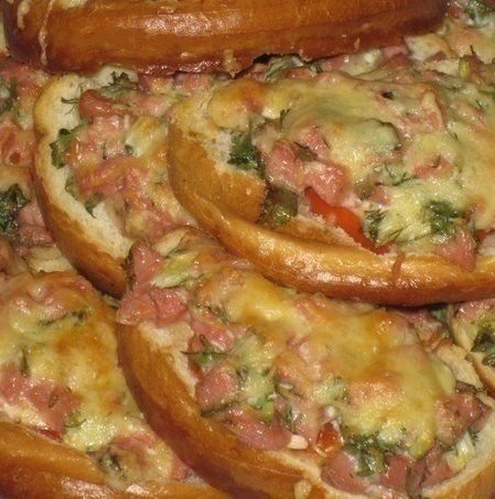 Горячие бутерброды с сосисками