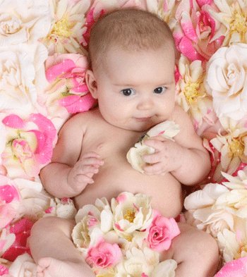 Малыш в цветах