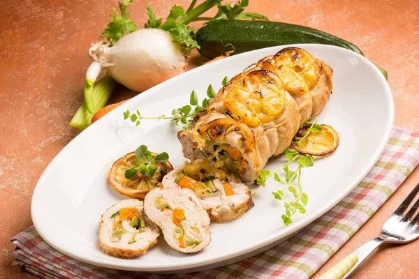 Рулеты из индейки с начинкой из грибов и сыра