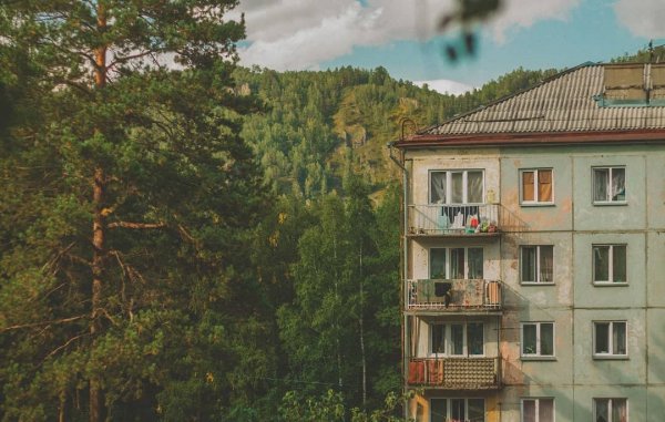 Гора и панелька