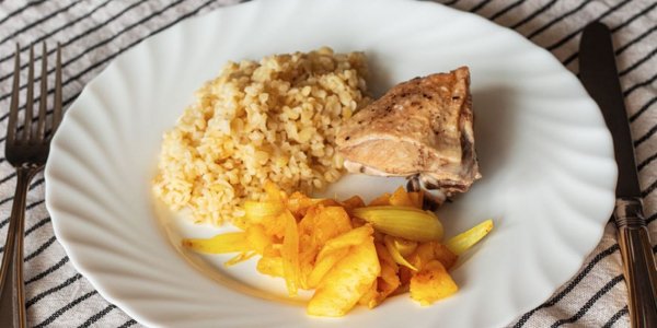 Жареная курица с яблочным чатни
