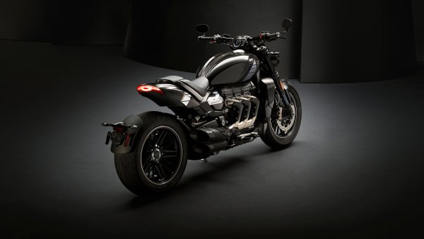 triumph-motocycle-dark-background-triumph-rocket-iii