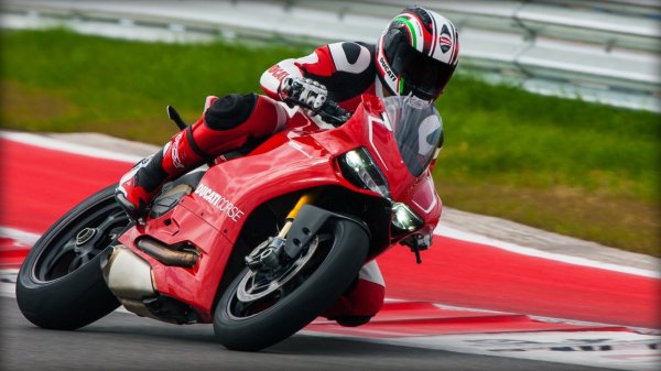Race Ducati 1199