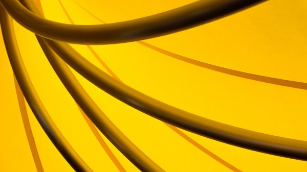 Yellow-lines-curves-smooth-dynamic