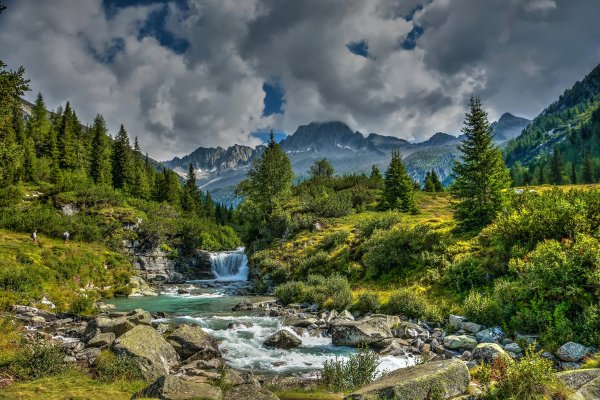 val-di-fumo-shelter-valley-of-smoke-alps-trentino-italy-tren
